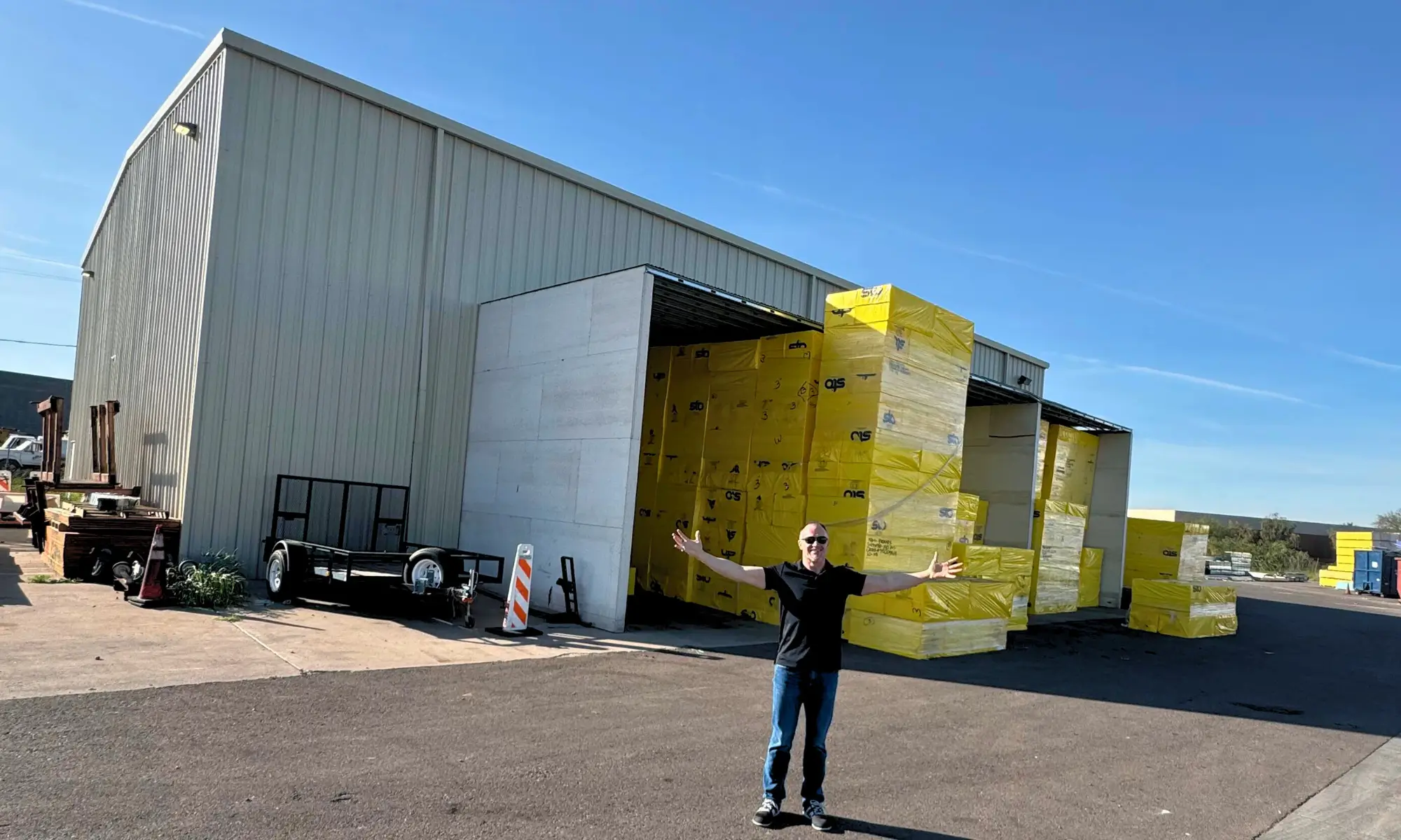 Drive lane between small-bay industrial warehouse units